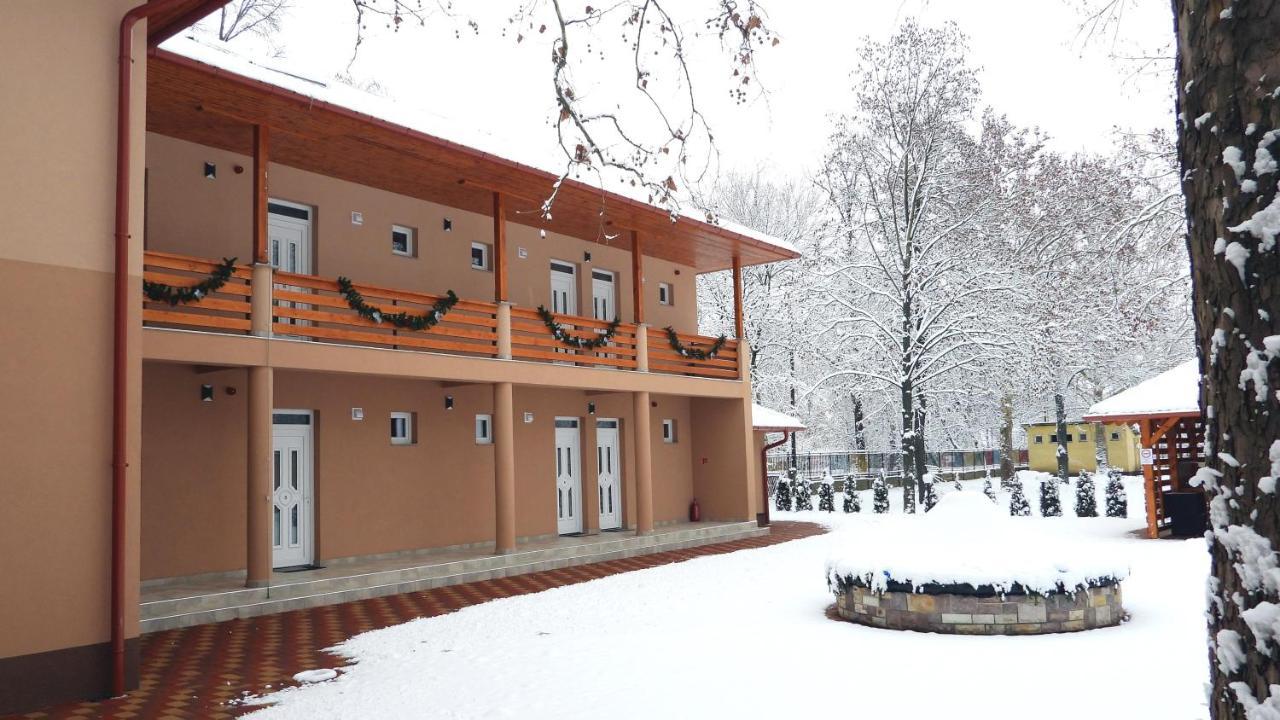 Boro Apartman Тісафюред Екстер'єр фото